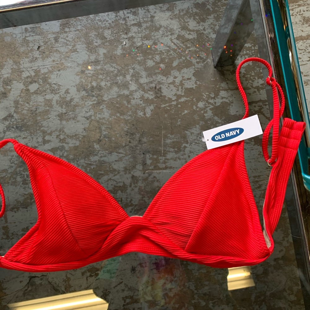 red bikini - Picture 3 of 4